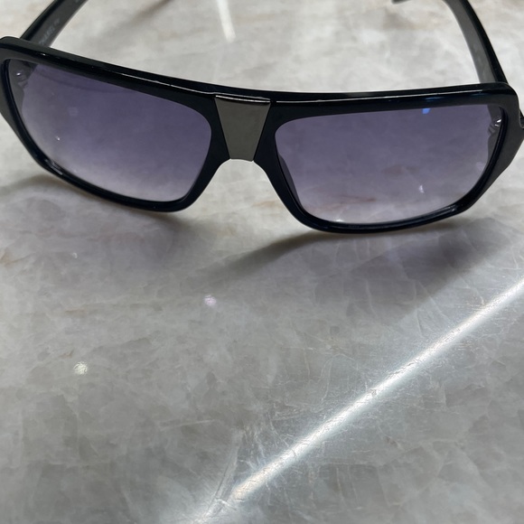 Authentic Chanel Classic Sunglasses - Picture 7 of 7